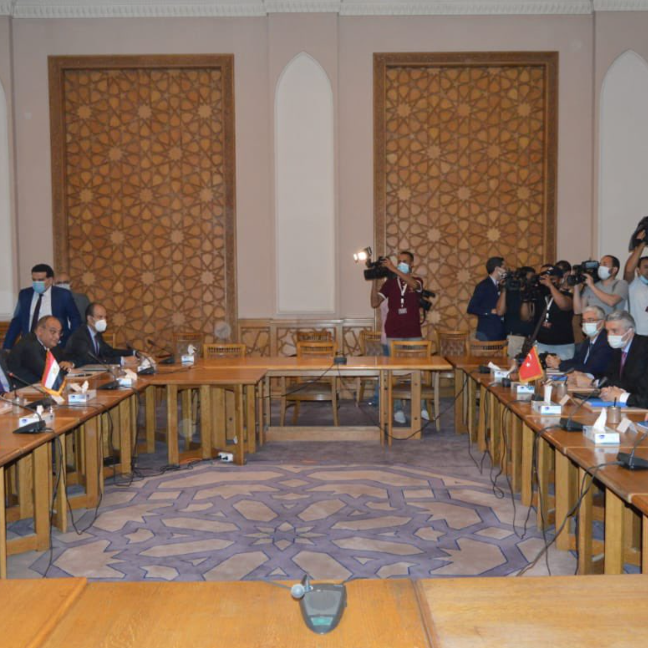 انطلاق المشاورات بين مصر وتركيا.. صور من أول اجتماع