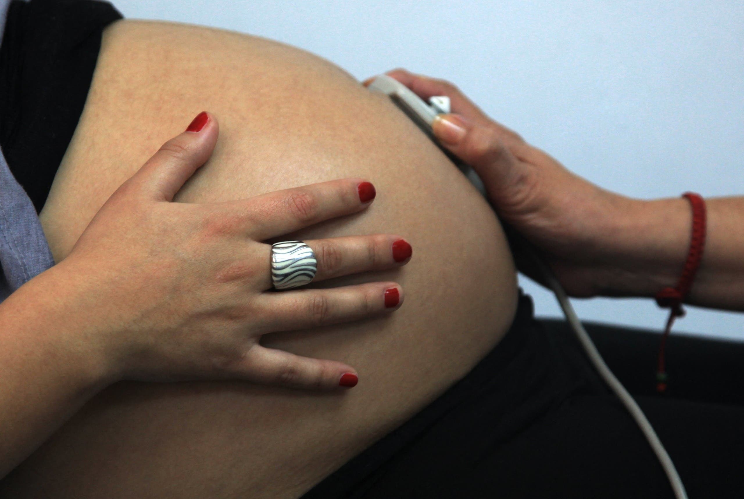 Rayen Luna Solar, 27, 33-week pregnant, is seen by a midwife in a routine checkup. (File photo: AFP)