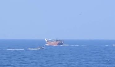 قارب أسلحة مهربة في بحر العرب 