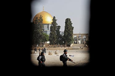عناصر من الجيش الإسرائيلي قرب المسجد الأقصى في القدس - فرانس برس
