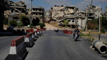 حاجز أمني للنظام في حمص (رويترز)