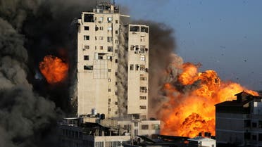 قصف عنيف على غزة (رويترز)