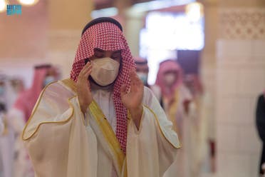 محمد بن سلمان يؤدي صلاة العيد
