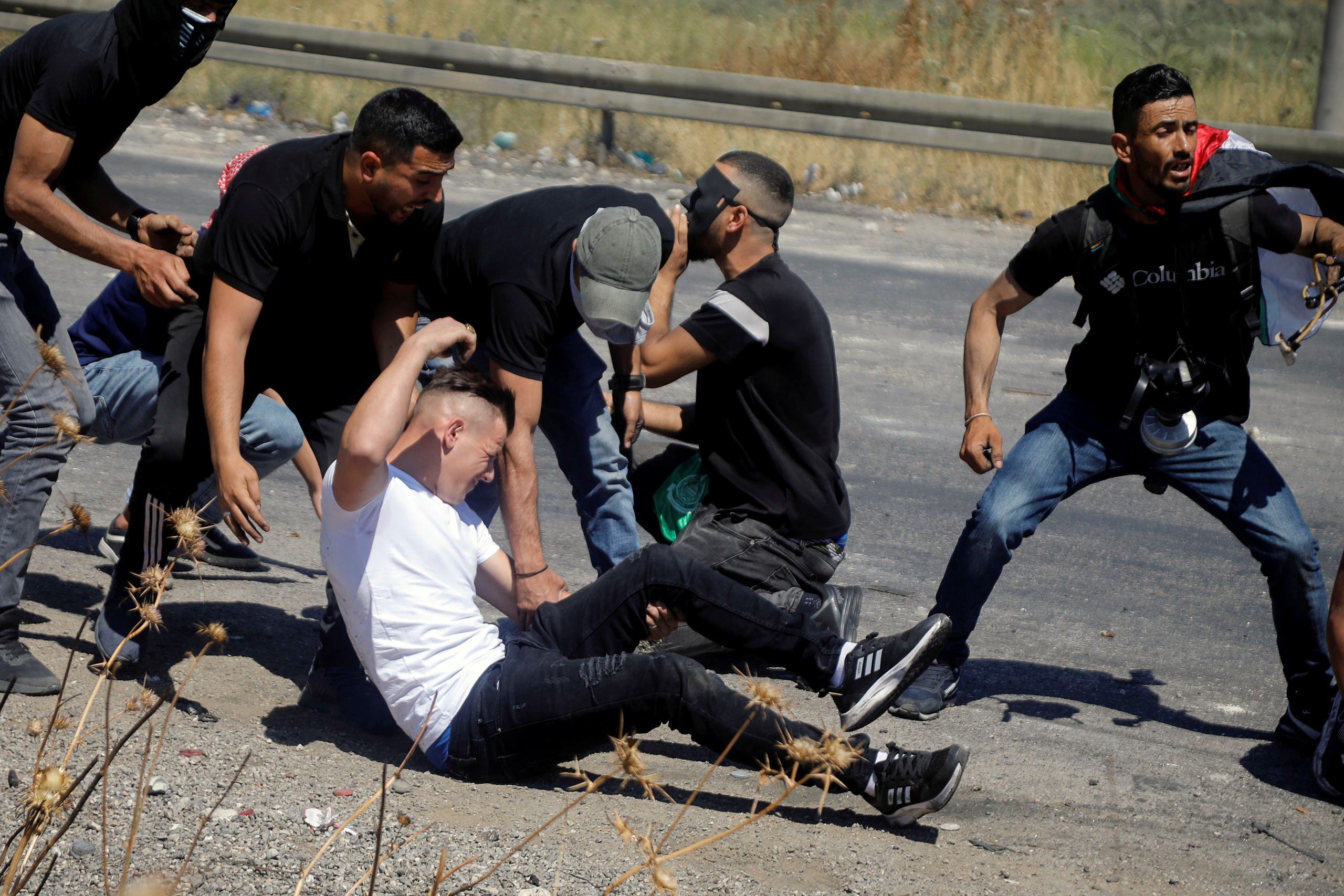مظاهرات في نابلس بالضفة الغربية (رويترز)