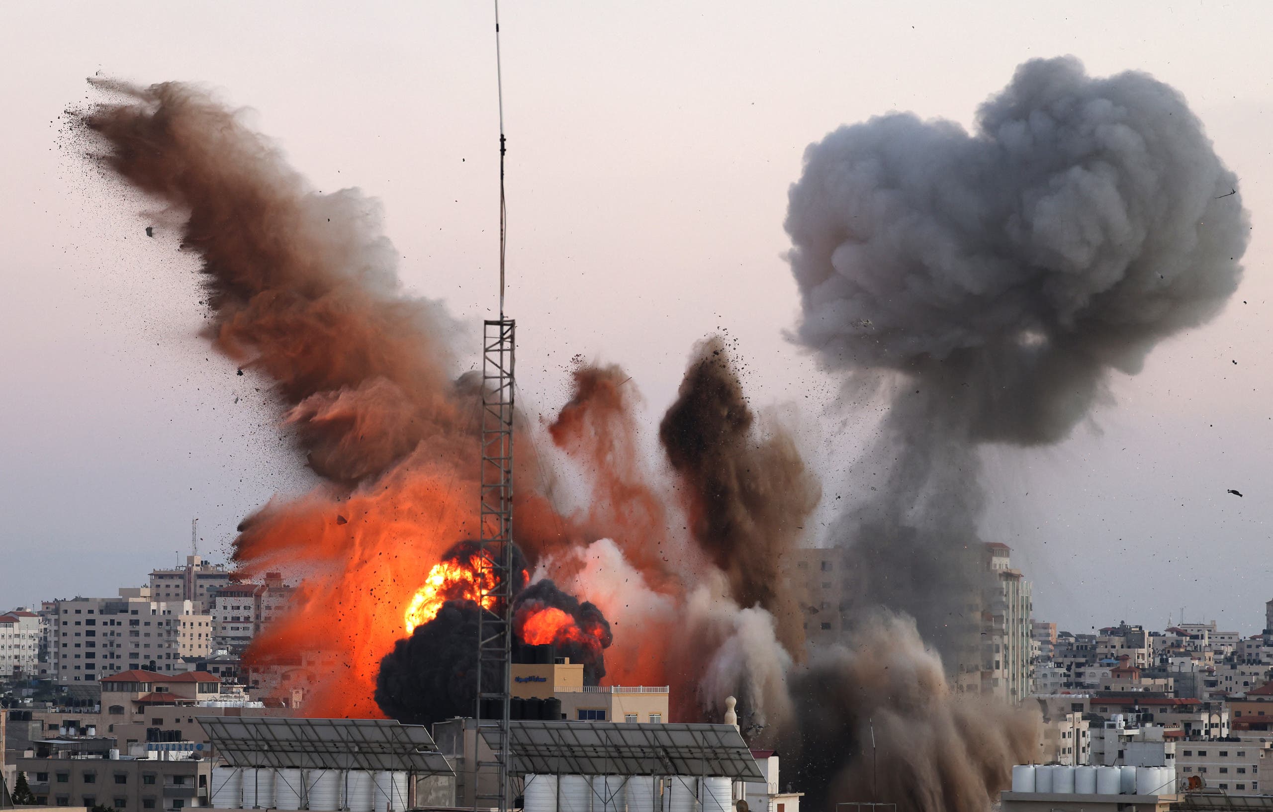 قصف إسرائيلي على غزة (فرانس برس) 