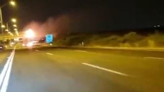 نار ودخان وصياح.. صاروخ على جسر في تل أبيب