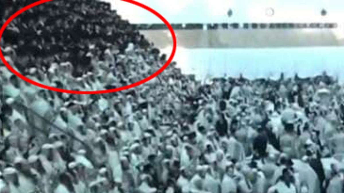 شاهد انهيار مدرج في كنيس يهودي قرب القدس ومصرع شخصين