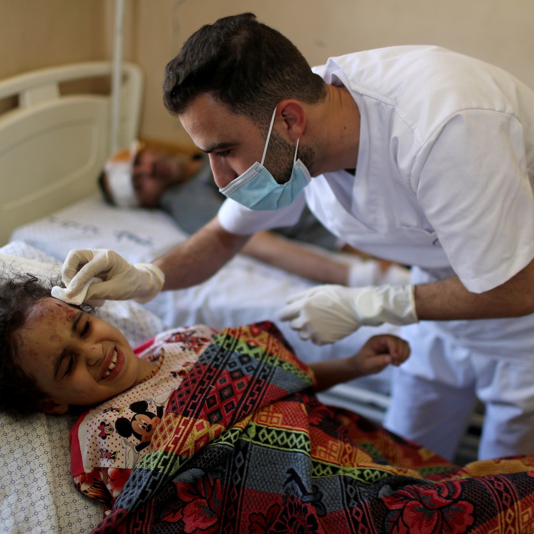  استهداف مبنى للصحة بغزة.. ودعوة دولية لحماية الطواقم الطبية