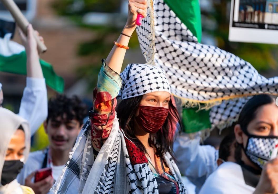 بيلا حديد في الوقفة الاحتاجاجية في نيويورك