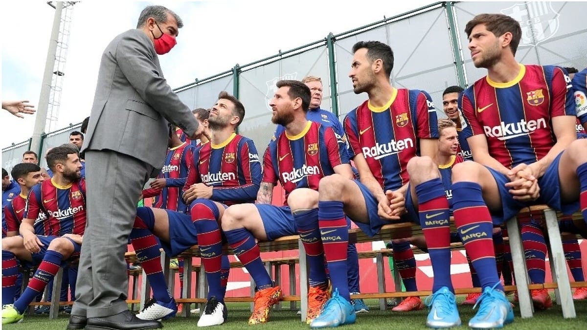 4 من نجوم برشلونة تحت مقصلة لابورتا