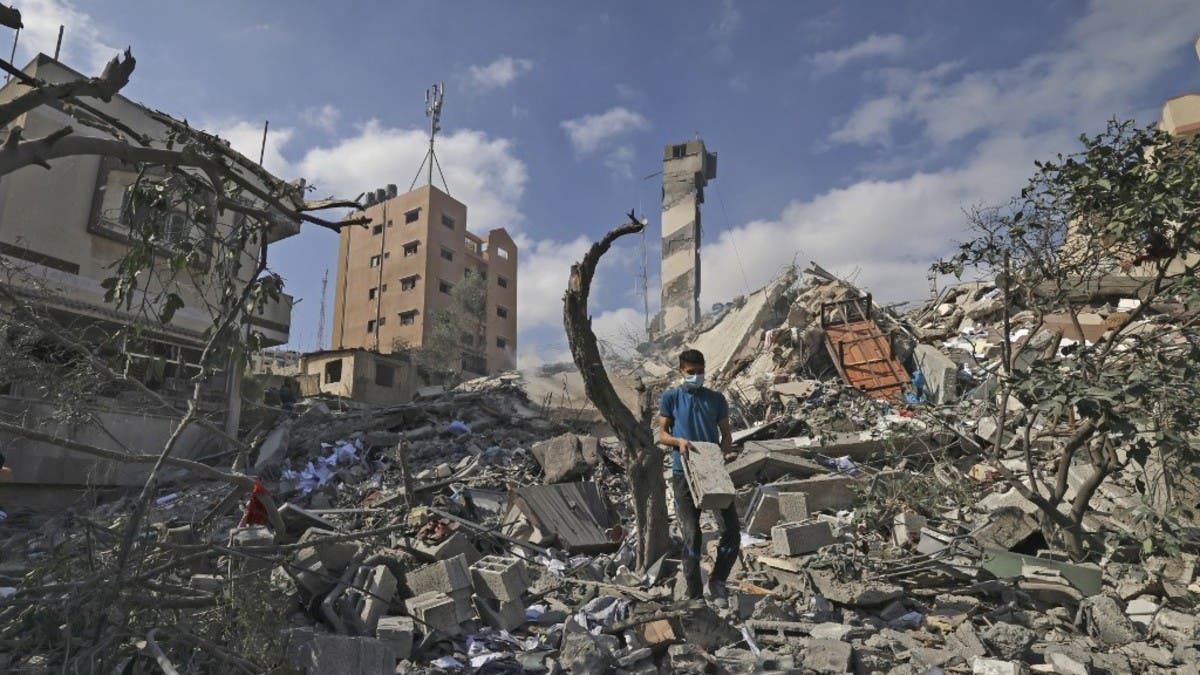 آثار الدمار بعد الصقف الإسرائيلي على غزة