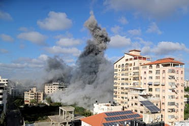 قصف إسرائيلي على غزة (رويترز)