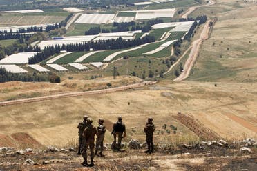 عناصر من الجيش اللبناني عند  الحدود اللبنانية الإسرائيلية (رويترز)