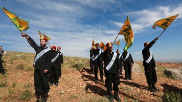 عناصر من حزب الله عند الحدود اللبنانية الإسرائيلية (رويترز)