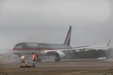 طائرة ترمب في مطار في الاباما في 2016