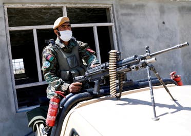 جندي من قوات الأمن الأفغانية (رويترز)