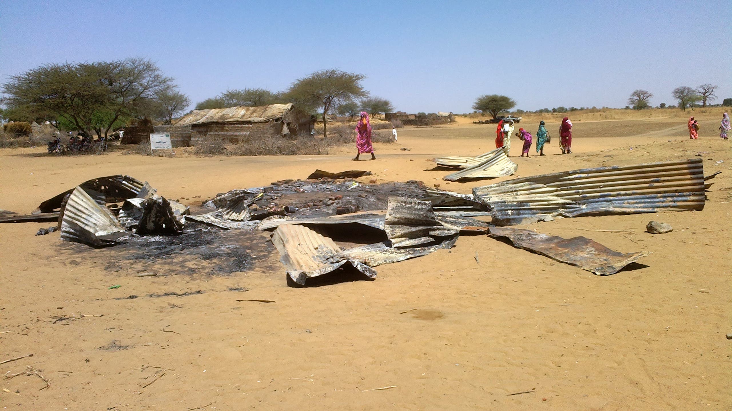 منزل دمره قصف سوداني في دارفور في 2013