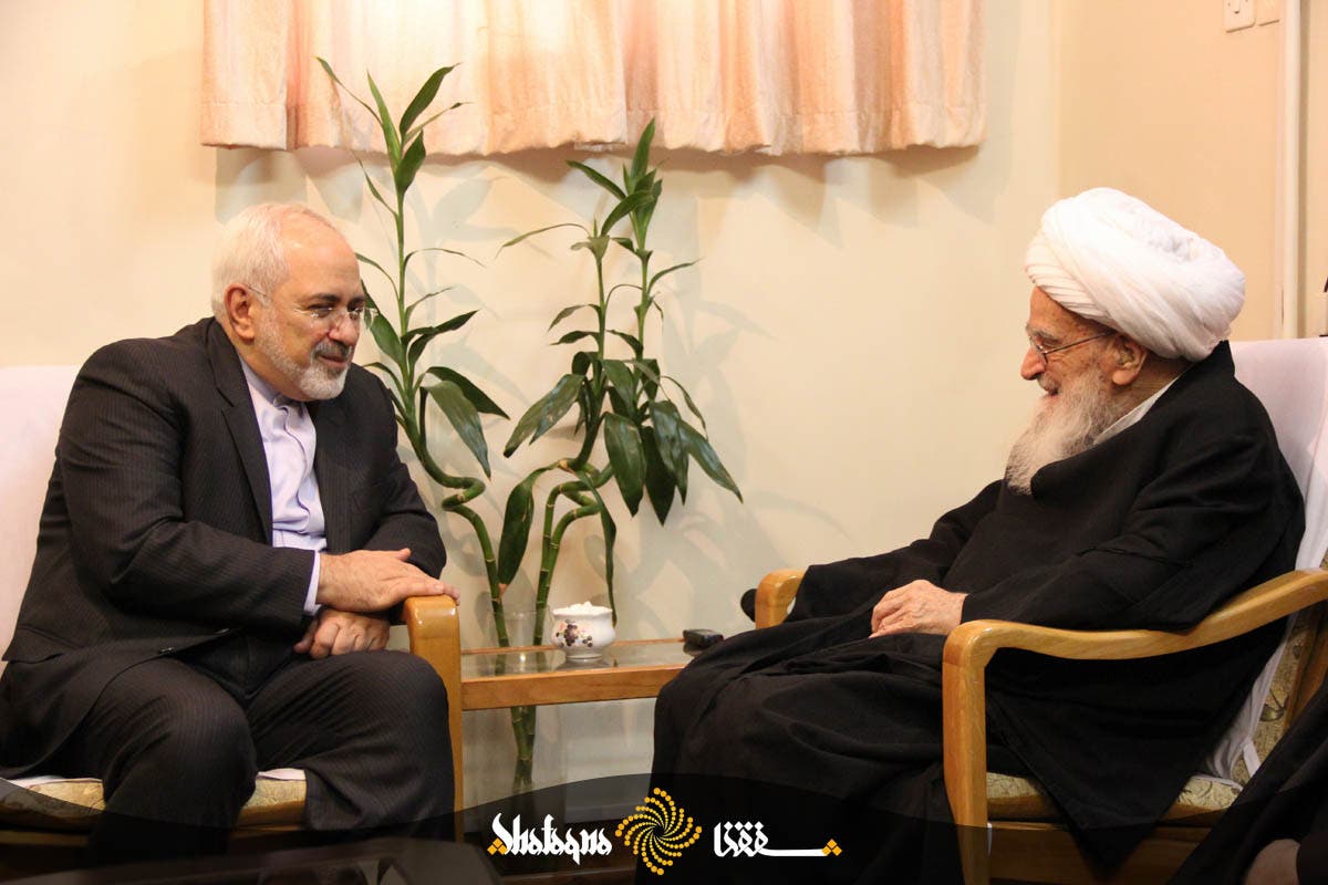 المرجع الديني الشيخ الصافي الكلبيكاني مستقبلا الوزير محمد جواد ظريف