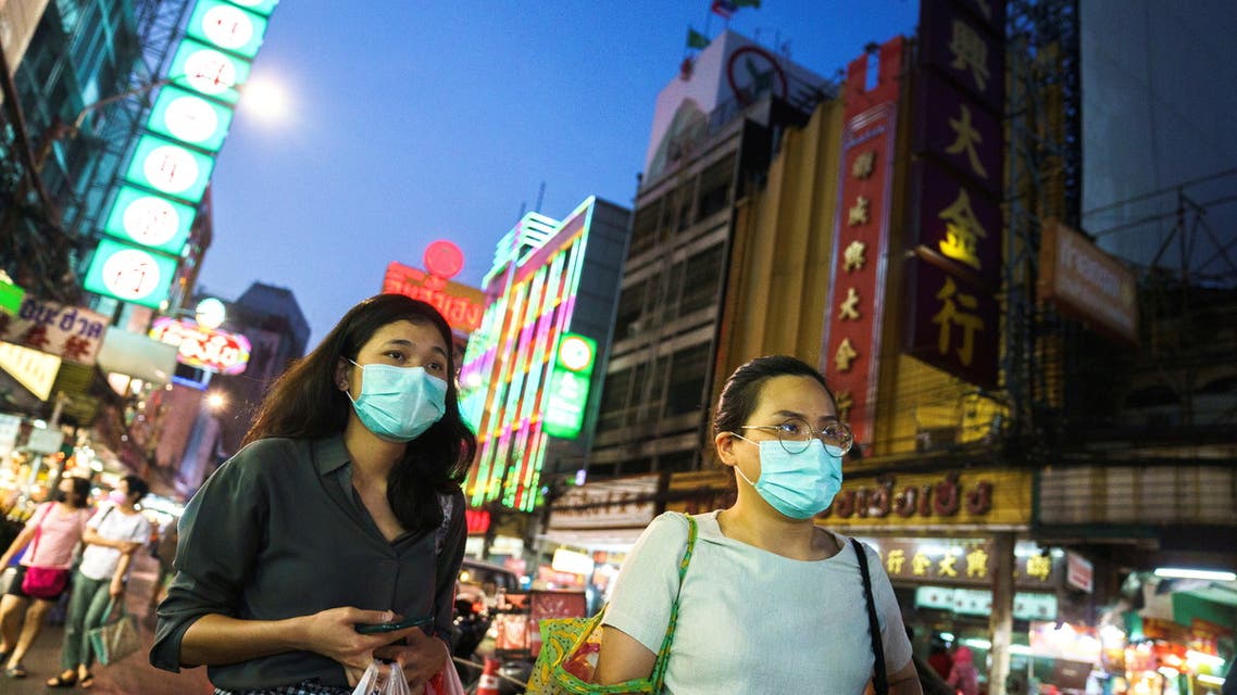 People wearing face masks shop for street food in Chinatown amid the spread of the coronavirus disease (COVID-19) in Bangkok, Thailand, January 6, 2021. (File photo: Reuters)