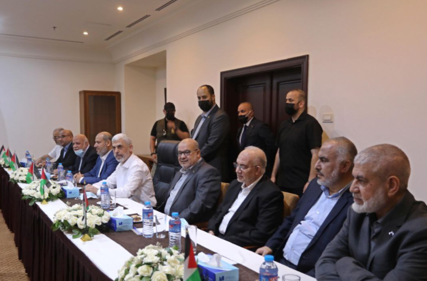 عباس كامل وقادة الفصائل