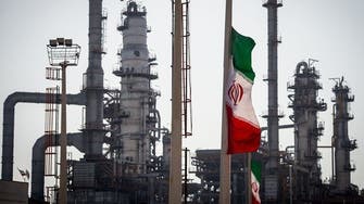بلومبرگ: صادرات نفت ایران در رقابت با روسیه کاهش چشمگیری یافته است