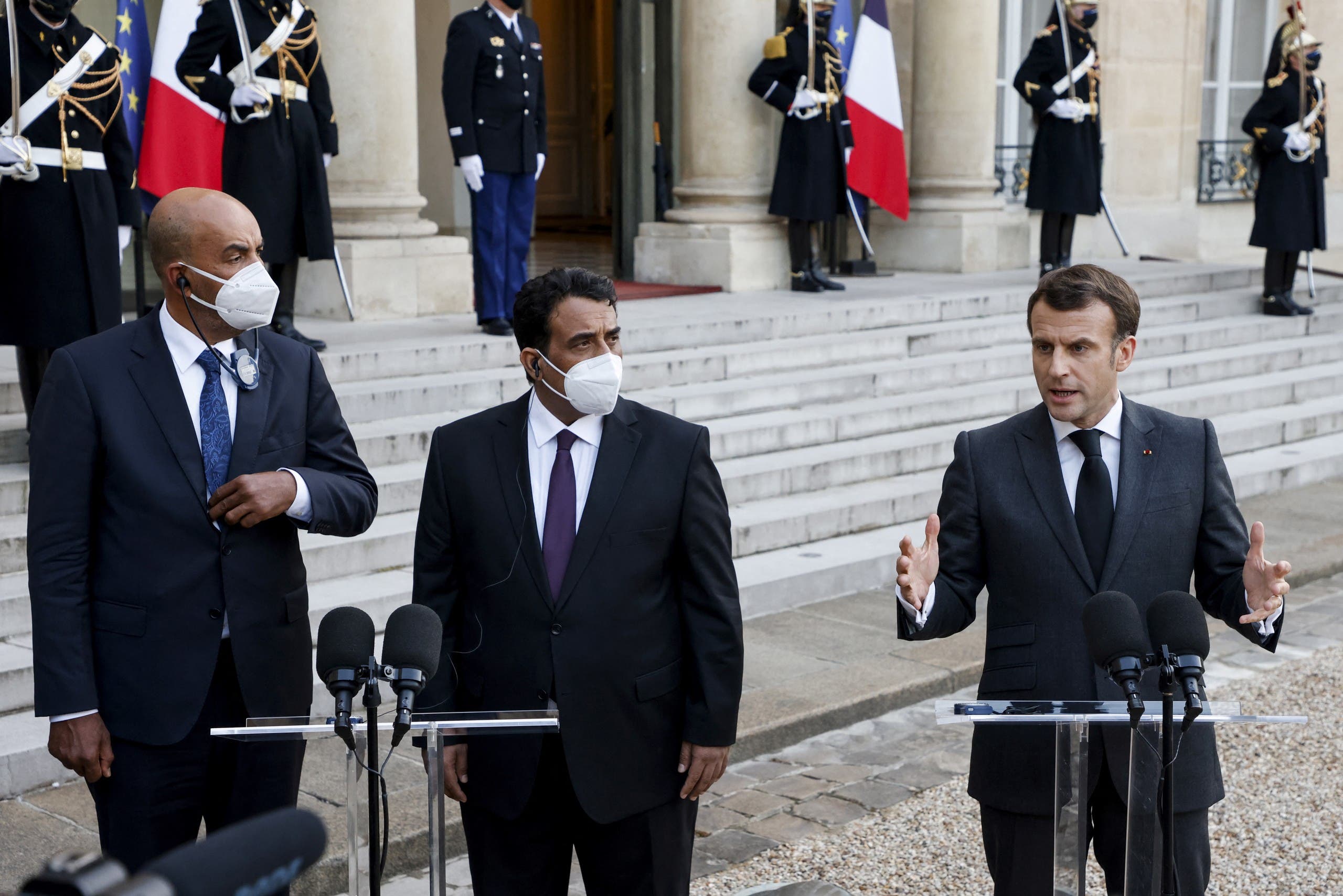 من زيارة محمد المنفي إلى فرنسا ولقائه الرئيس الفرنسي إيمانويل ماكرون (فرانس برس)