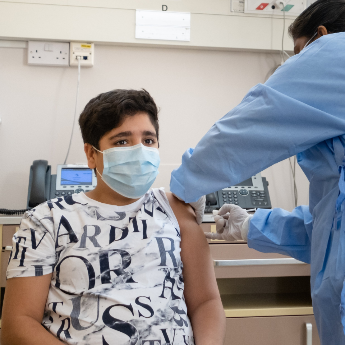 دبي تبدأ تطعيم الأطفال اليافعين فوق 12 عاماً بلقاح "فايزر"