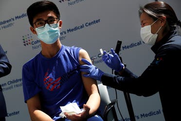 طفل في الـ15 من العمر يتلقى اللقاح ضد كورونا في نيويورك