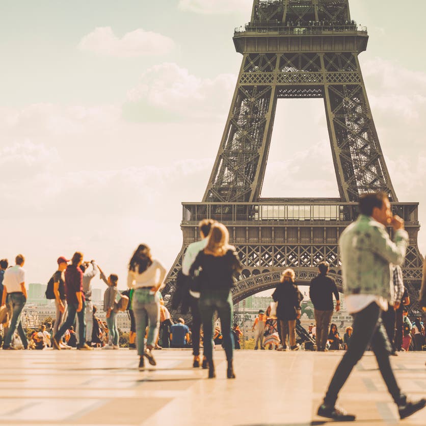 فرنسا تسمح بدخول السياح اعتبارًا من 9 يونيو.. وهذه الشروط