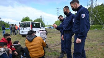الشرطة الفرنسية تفكك أكبر مخيم للاجئين في كاليه