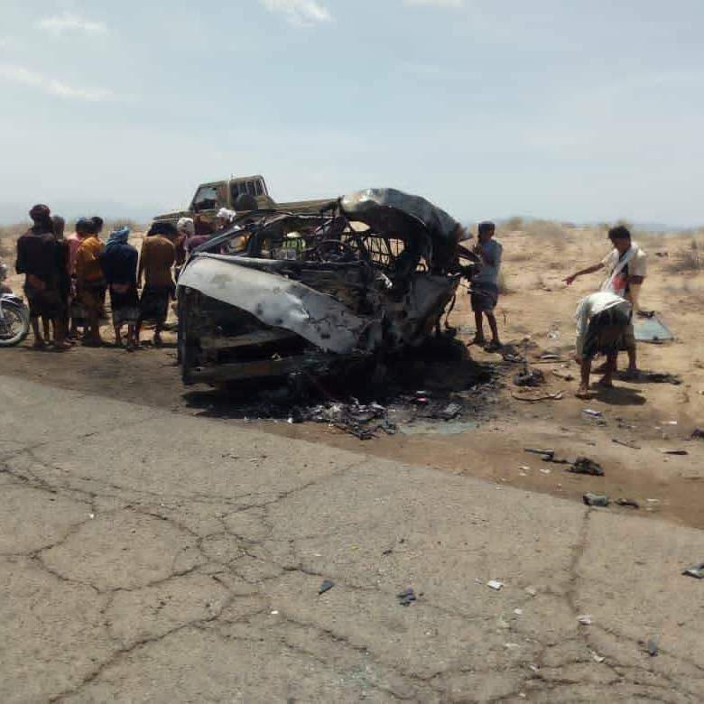 صور.. 13 قتيلا من عائلة واحدة بحادث مروري مروع باليمن