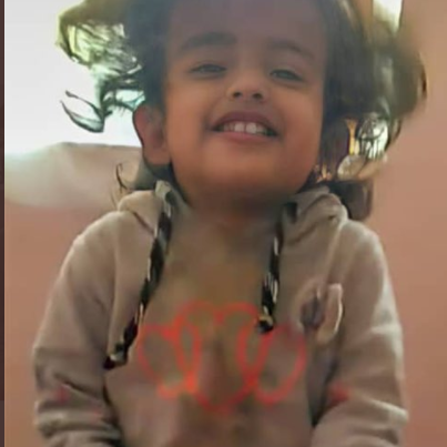 ليان وجثتها المتفحمة تهز اليمنيين.. مشاهد مروعة من مأرب