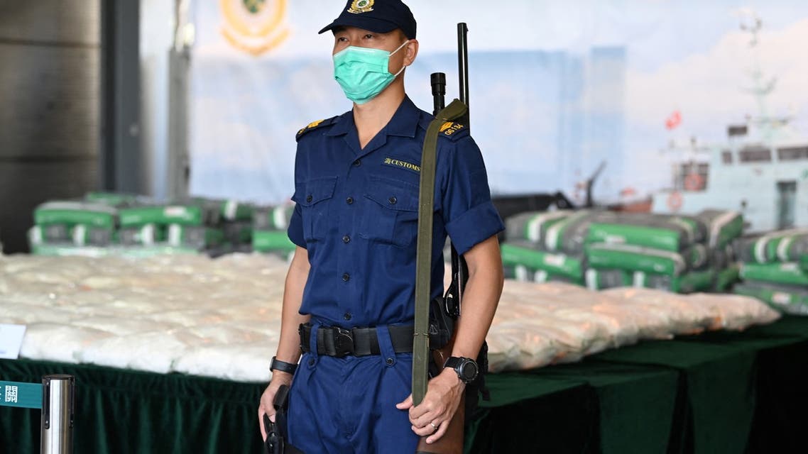 An armed customs officer in Hong Kong, (File photo: AFP)