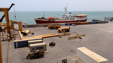 سفينة شحن راسية في ميناء الحديدة اليمني (أرشيفية - رويترز)
