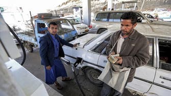 غضب في صنعاء.. ميليشيا الحوثي ترفع أسعار الوقود