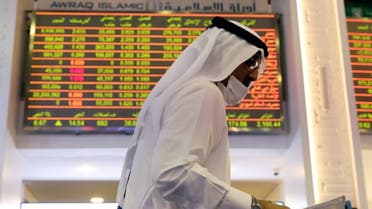 متداول في سوق دبي المالي (رويترز)