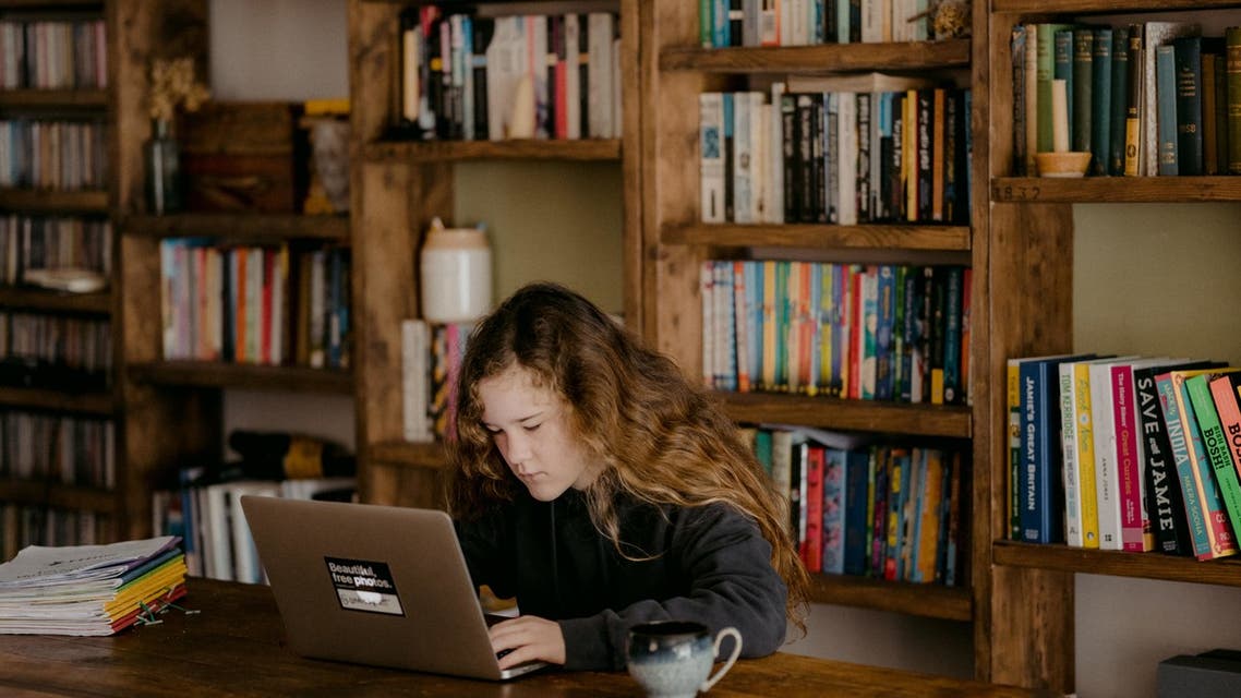 Young teen doing schoolwork at home after schools closed due to the Coronavirus. (Unsplash, Annie Spratt)