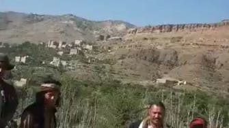 فيديو صادم.. حوثيون يعتدون على مسن منعهم من سرقة أرضه