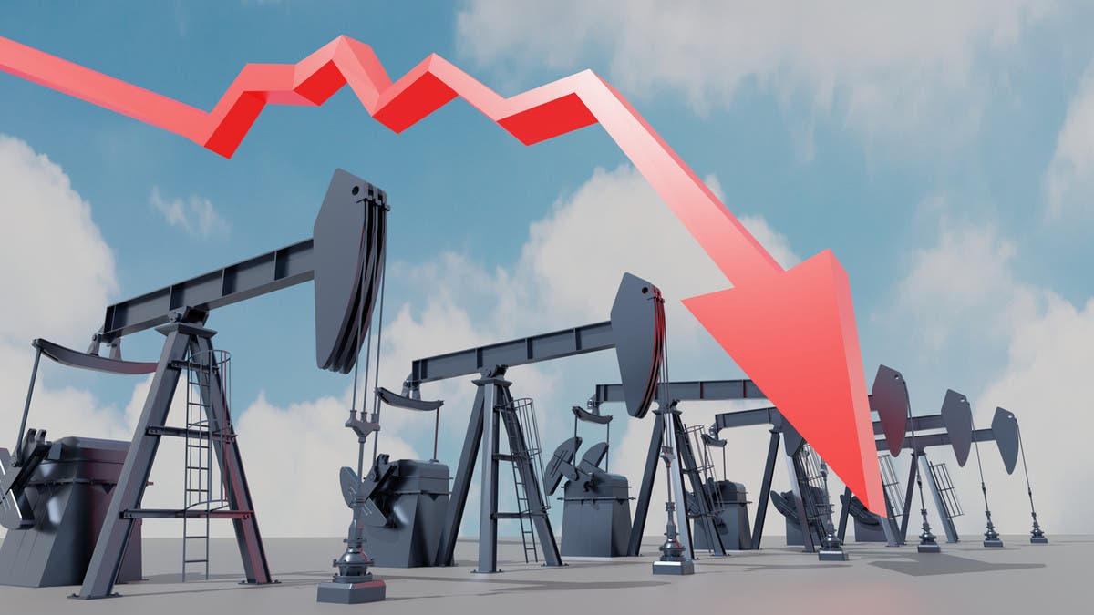 في أسبوع متقلب.. أسعار النفط تهبط أكثر من 1% متأثرة بمخاوف الركود الاقتصادي