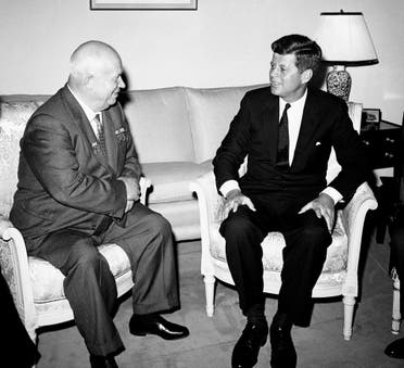 صورة تجمع بين كينيدي وخروتشوف خلال لقاء فيينا