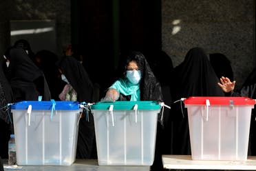 ایرانی ووٹرز صدارتی انتخاب میں ووٹ ڈال رہے ہیں