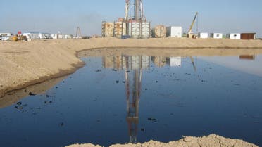 Picture taken on December 12, 2009 shows the digging of a new well at the Halfaya oil field near the southern city of Amara in Iraq's southern Maysan province. Asian firms Petronas and CNPC made aggressive bids to become major players in the international energy market by snatching up contracts for Iraq's oil fields at an auction over the weekend. A consortium led by China's CNPC was awarded the contract for Iraq's southern Halfaya oil field, which has proven reserves of 4.1 billion barrels of oil. AFP PHOTO/KARIM JAMIL
