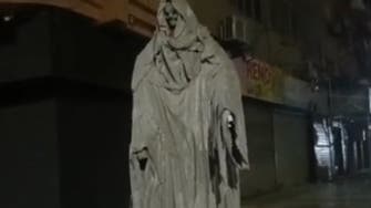 ظهر فجأة .. السلطات تزيل تمثالا أرعب سكان مدينة مصرية
