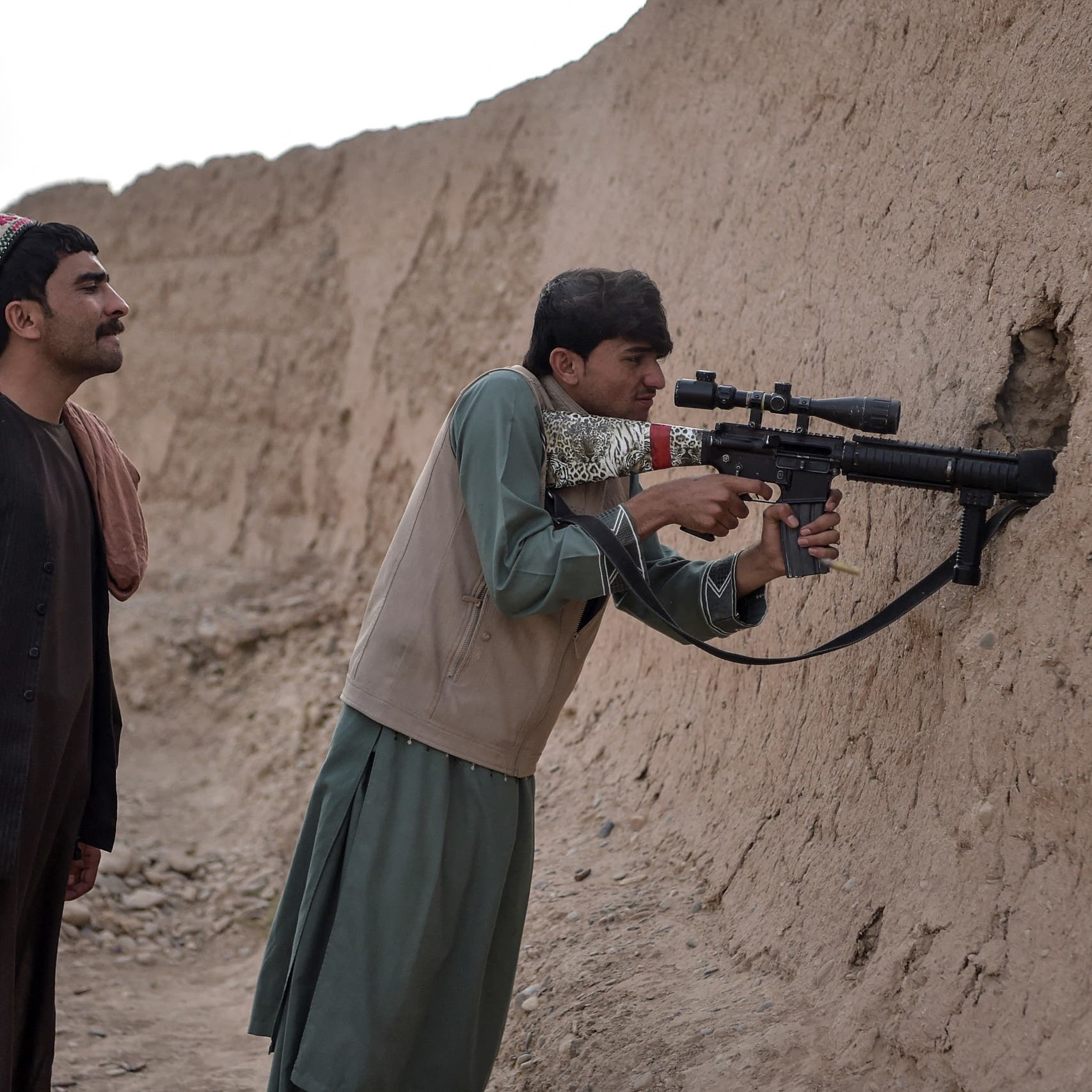 حركة طالبان تسيطر على المعبر بين أفغانستان وطاجيكستان