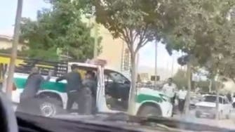 شاهد.. احتجاجات إيرانية والشرطة تستخدم القوة لاحتوائها