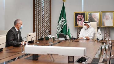 Supervisor General of KSrelief, Abdullah al-Rabeeah, and the Regional Representative of  UNHCR GCC, Khaled Khalifa. (SPA)