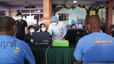Inmates look on duriung a vaccine for COVID-19 in Thailand. (File photo: AFP)