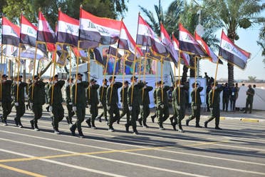 الحشد الشعبی کے جنگجو دیالا میں پریڈ میں شریک ہیں۔