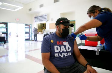 Leslie Garcia administers a COVID-19 vaccination dose to Raul Zarate at a clinic in South Los Angeles on June 25, 2021 in Los Angeles, California. (File photo: AFP)