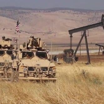 القوات الأميركية تُدخل 100 شاحنة وصهريج تحمل مواد لوجيستية من العراق إلى سوريا 